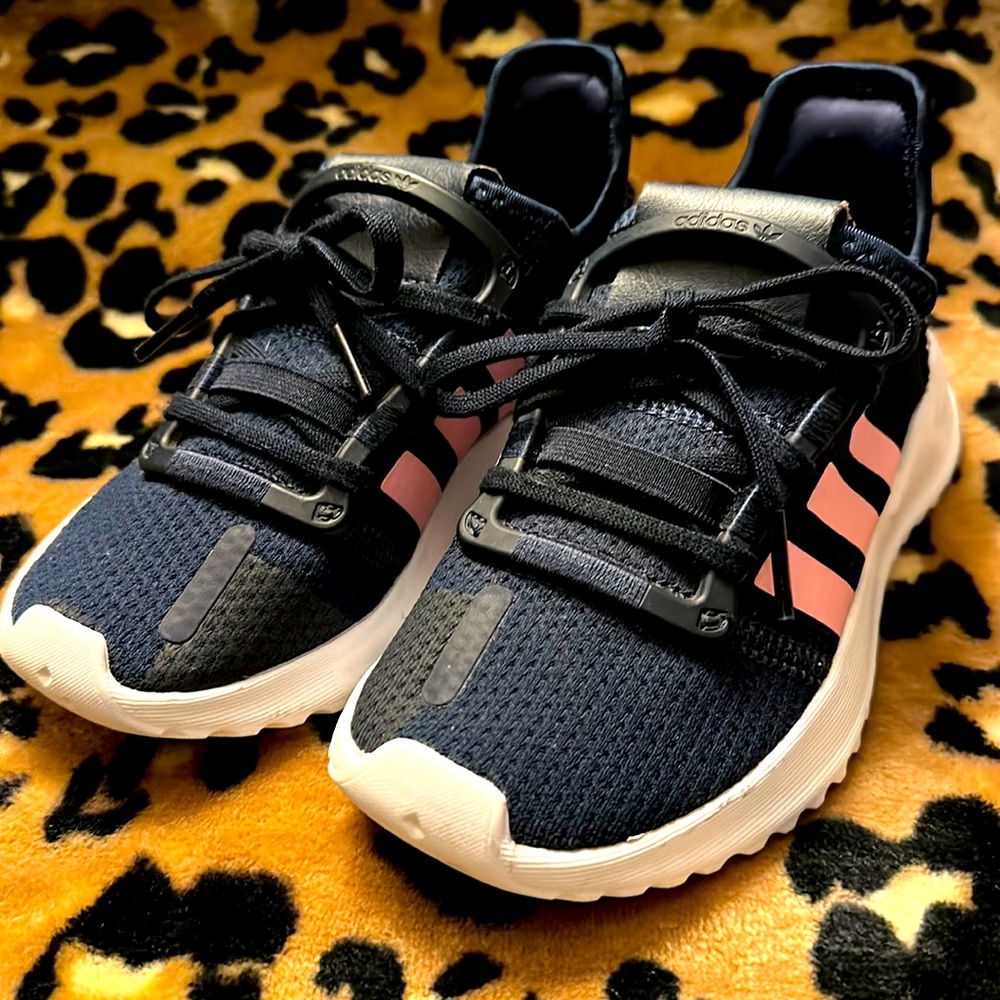 GIRLS ADIDAS SIZE:12 NAVY BLUE PINK WHITE